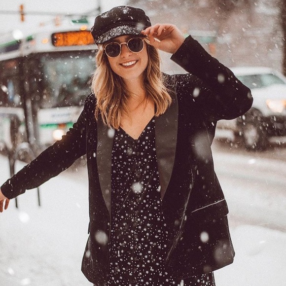 Round Classic Sunglasses - Picture 3 of 4